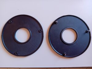 pièce réparation banc géométrie auto. à gauche pièce imprimée